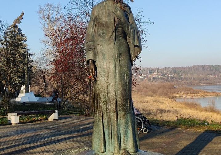 Памятник Марине Цветаевой